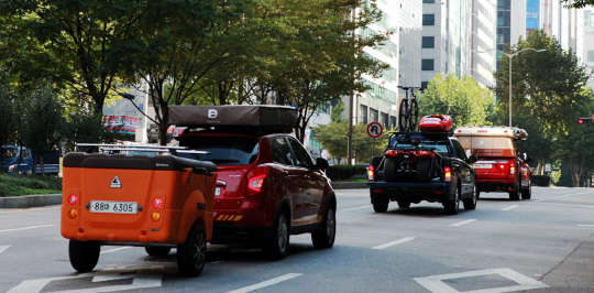 미니 캠핑 트레일러를 장착한 '코란도C'.  쌍용자동차 제공